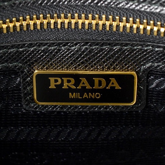 ‼️SOLD‼️Authentic Prada Crossbody Saffiano leather - Picture 12 of 16